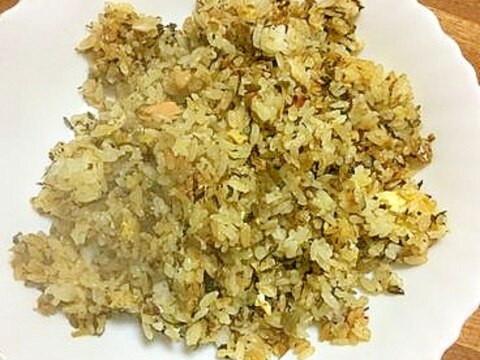 鮭と卵の辛子高菜チャーハン（醤油マヨソース味）